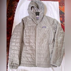 Womens Patagonia puffer hooded jacket